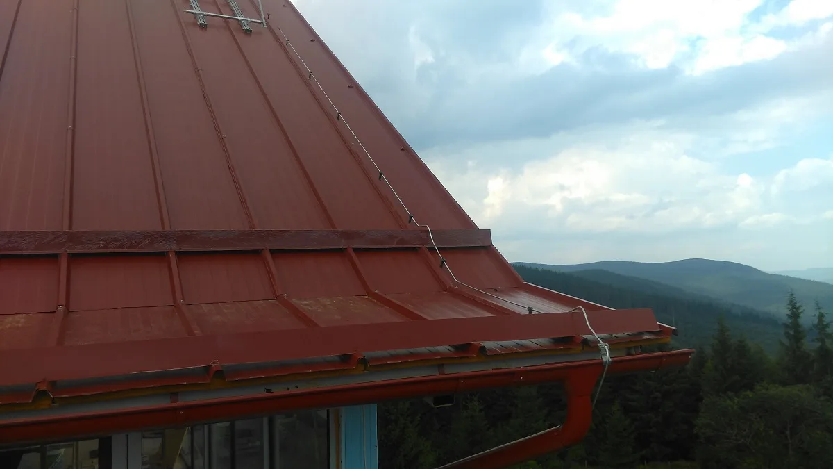 Lucrare montaj paratrăsnet PDA pe hoteluri — proiect Art Construct #2